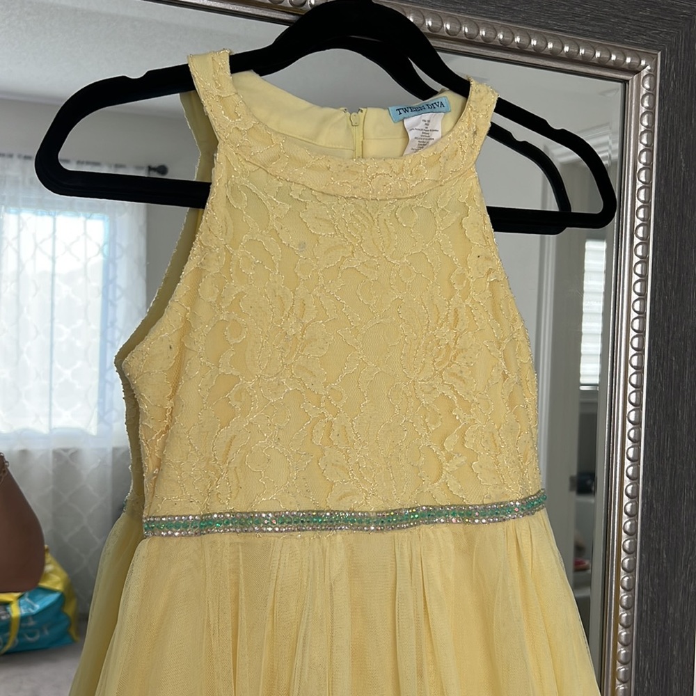 Girls yellow dress - Picture 2 of 7